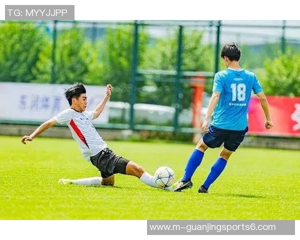 激情四溢的校园学生足球赛点燃青春梦想展现团队精神与竞技风采 激情四溢的校园学生足球赛点燃青春梦想展现团队精神与竞技风采